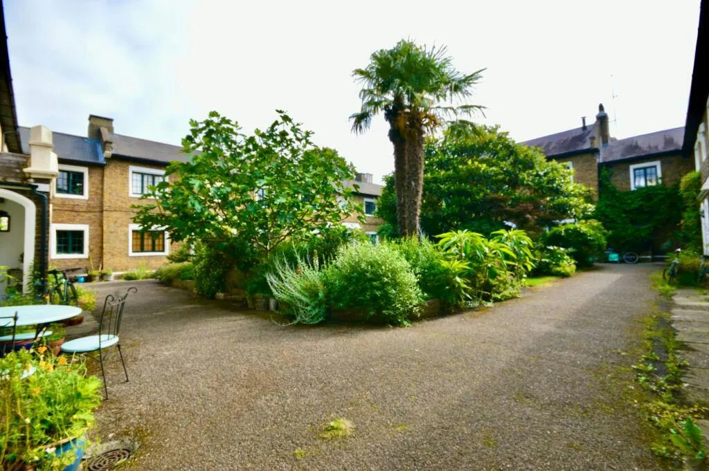 Sedgmoor Place, Pilgrims Cloisters, SE5, photo 7