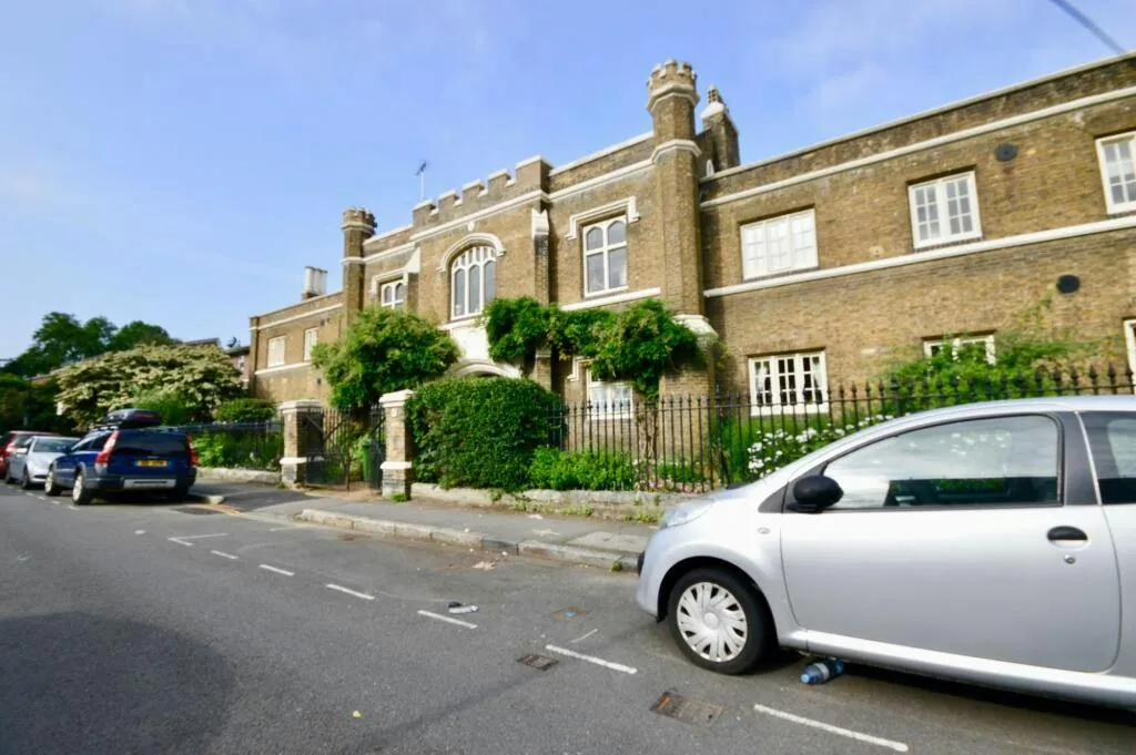 Sedgmoor Place, Pilgrims Cloisters, SE5, photo 9