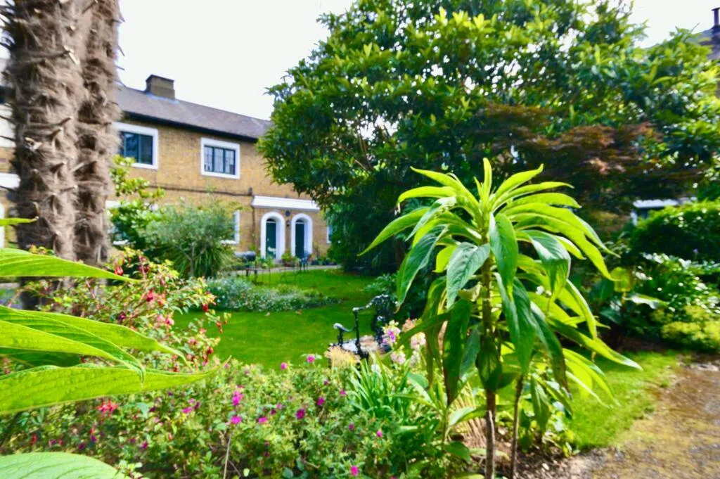 Sedgmoor Place, Pilgrims Cloisters, SE5, photo 6