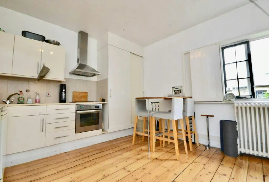 Sedgmoor Place, Pilgrims Cloisters, SE5, photo 2