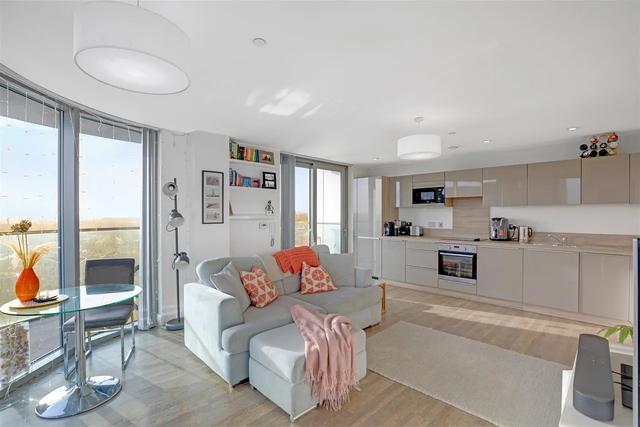 2 bed flat for sale, Cornmill Lane, Lewisham, SE13