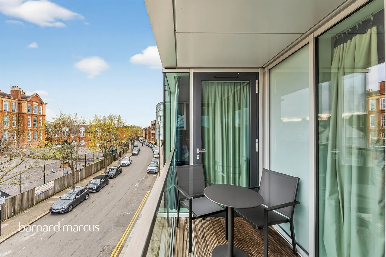 Spectrum Way, London, photo 12