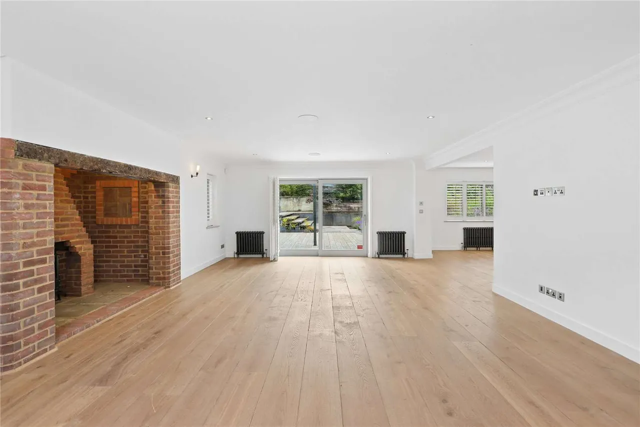 Fairfield Park, Cobham, Surrey, KT11 2HF, photo 5