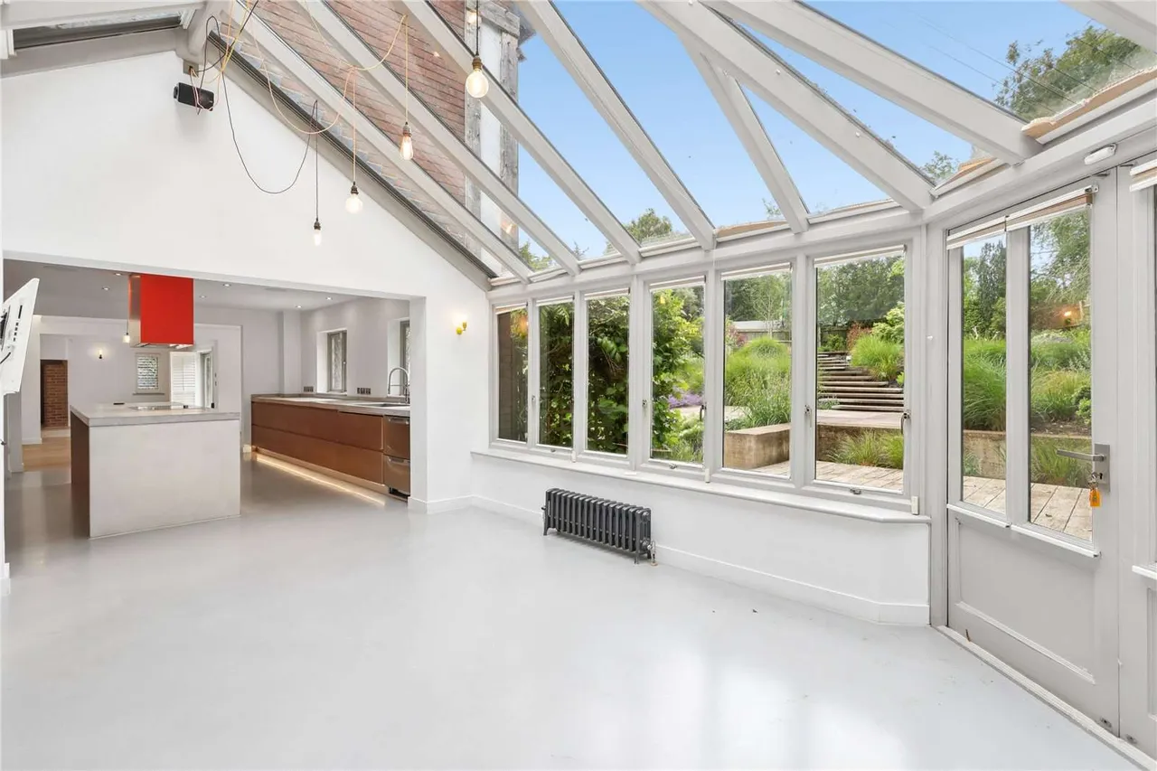 Fairfield Park, Cobham, Surrey, KT11 2HF, photo 9