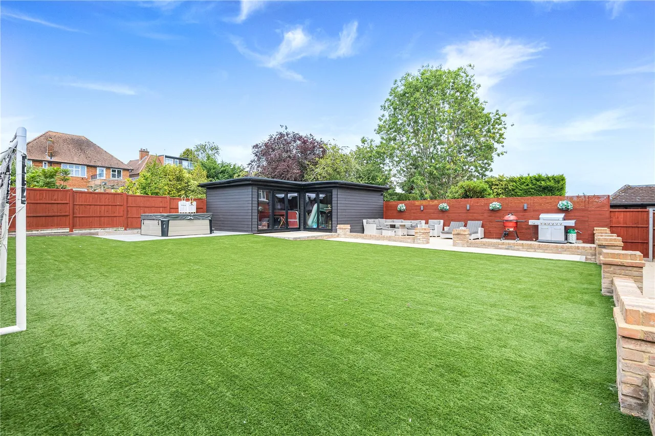The Grove, Brookmans Park, Hertfordshire, AL9 7RL, photo 22