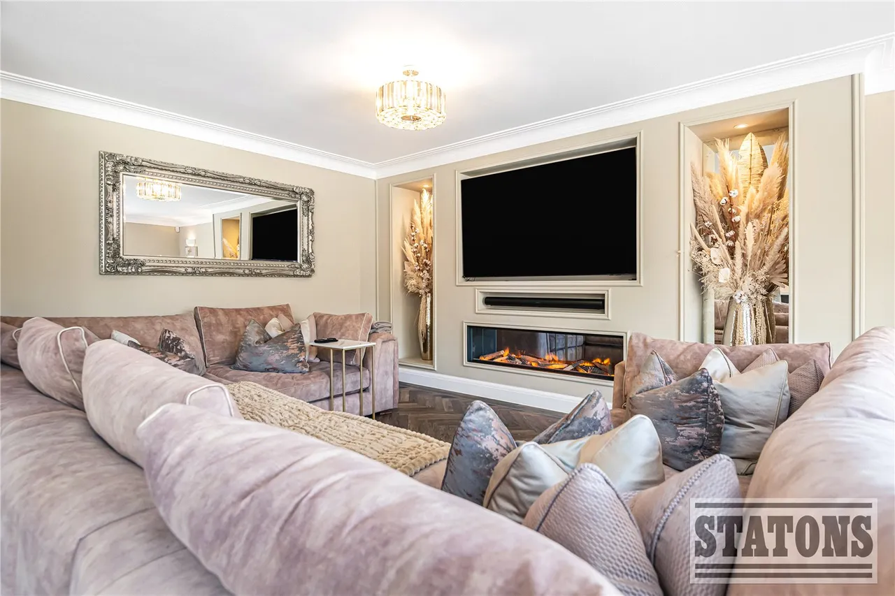 The Grove, Brookmans Park, Hertfordshire, AL9 7RL, photo 4