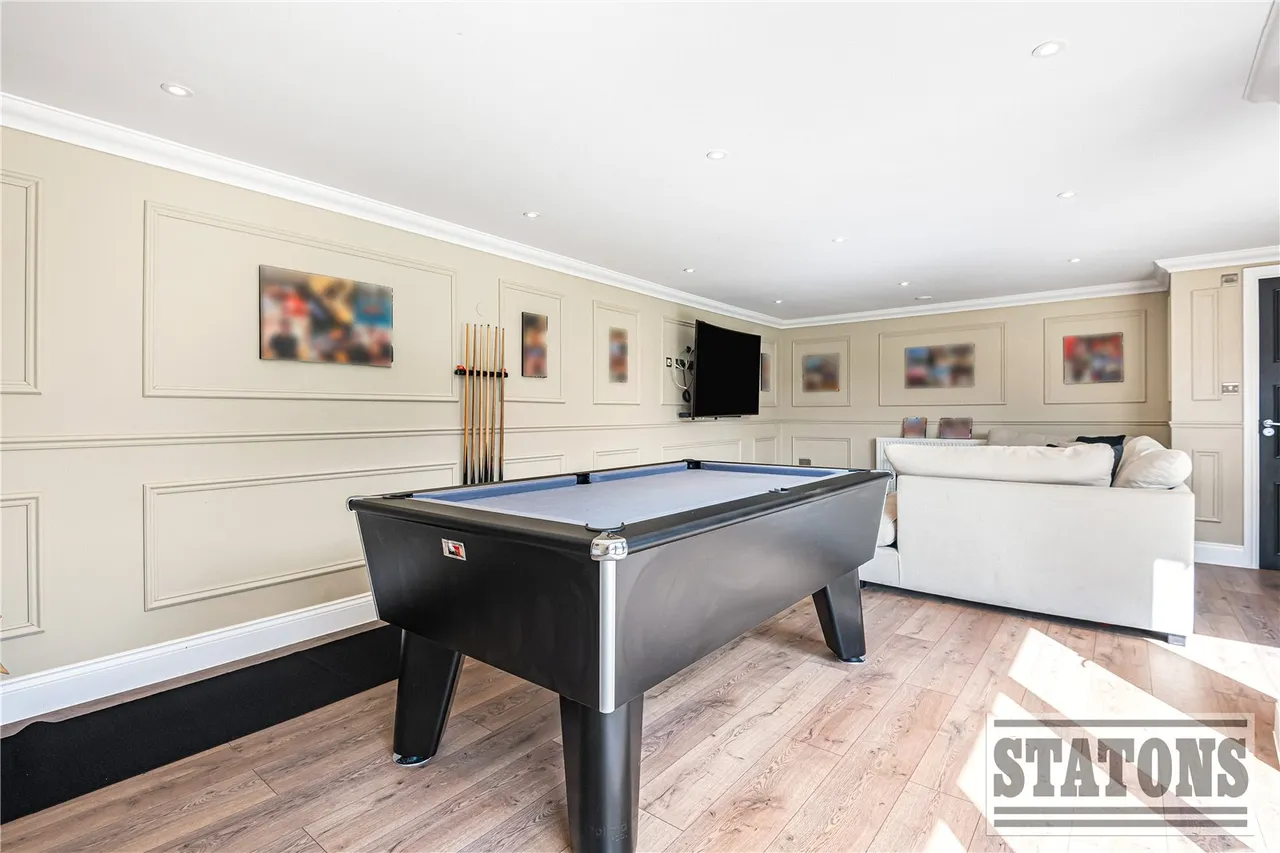 The Grove, Brookmans Park, Hertfordshire, AL9 7RL, photo 20