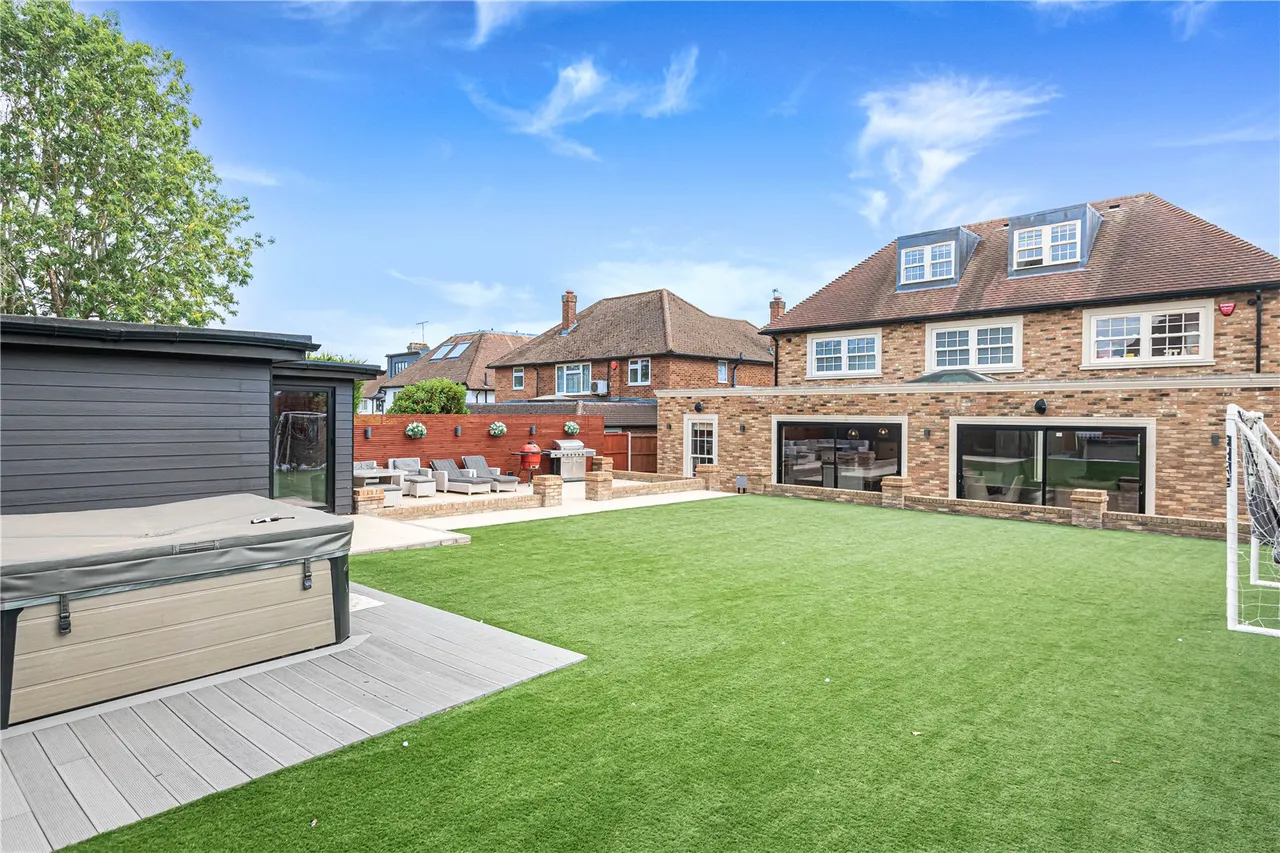 The Grove, Brookmans Park, Hertfordshire, AL9 7RL, photo 24