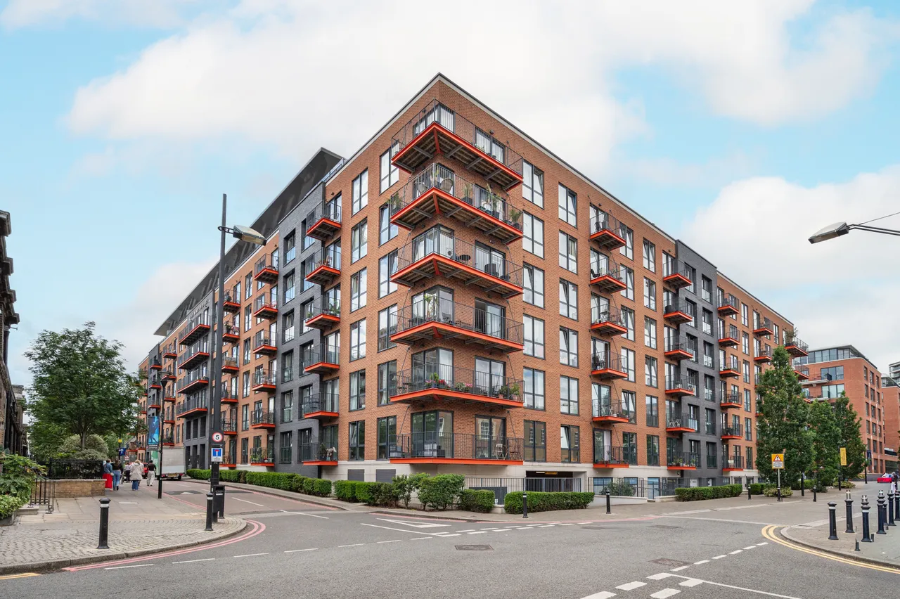 2 bed flat for sale, London, SE18
