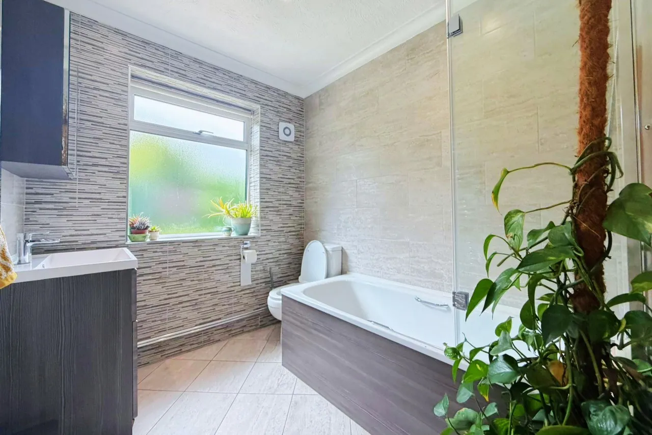 Cuthbert Road, Ash Vale, Surrey, GU12 5ES, photo 13