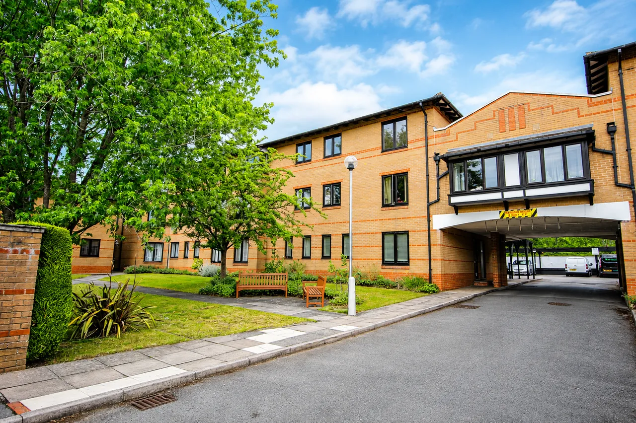 1 bed flat for sale, Railway Terrace, Kings Langley, WD4