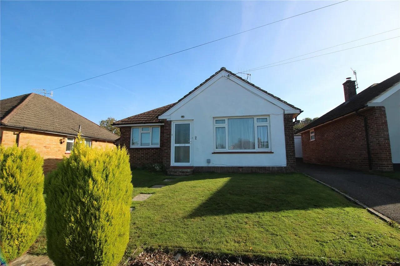2 bed house to rent, Dormans Close, Dormansland, RH7
