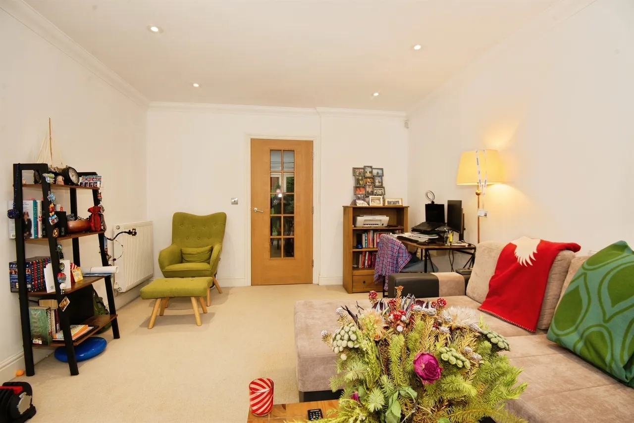 Templeside Gardens, High Wycombe, HP12, photo 2
