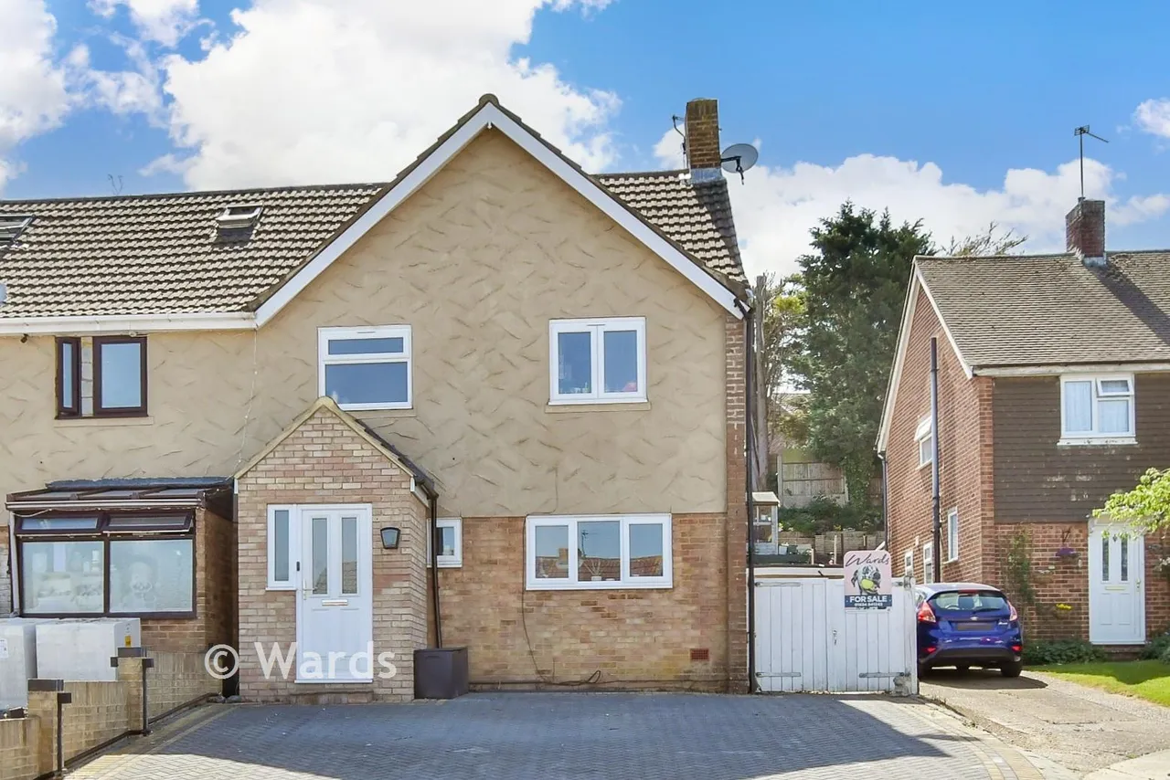 3 bed house for sale, Walnut Close, Chatham, ME5