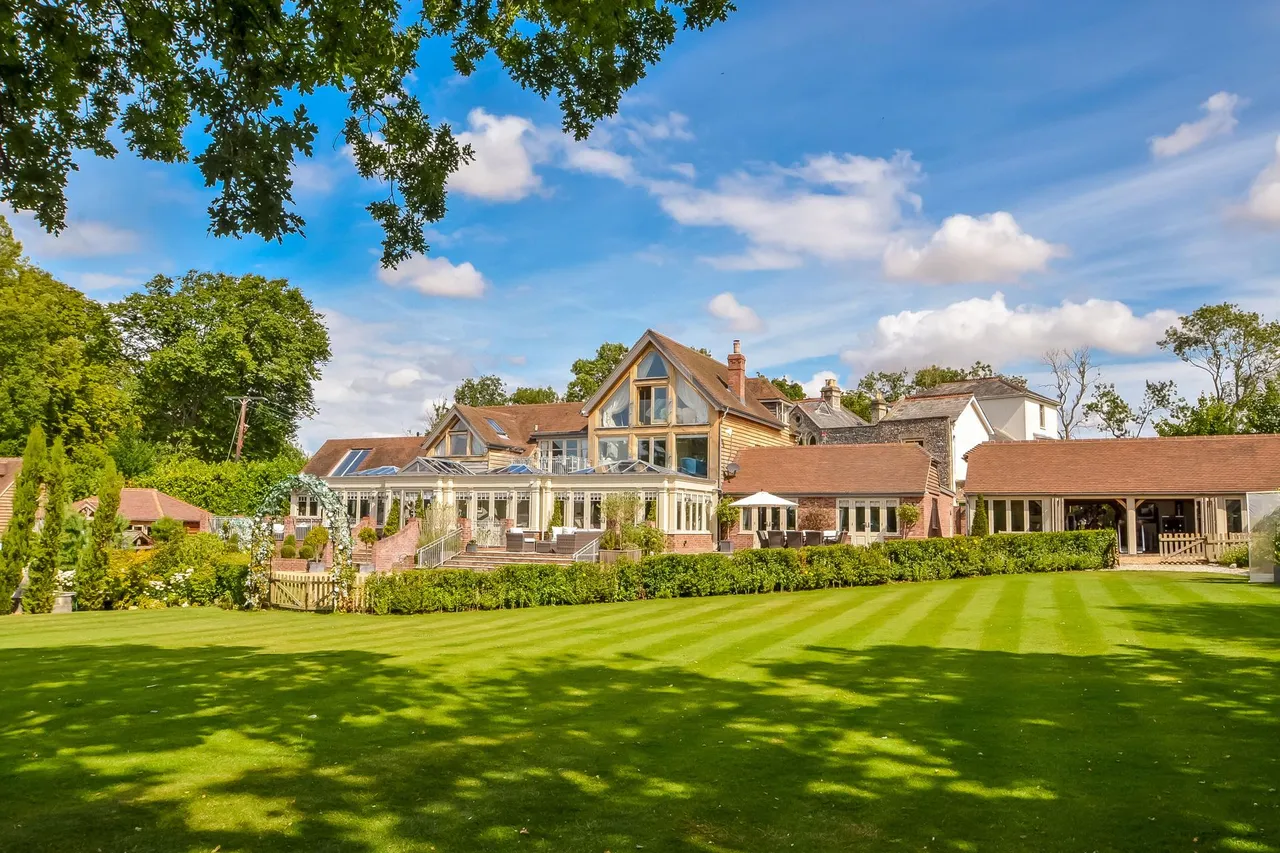7 bed house for sale, Denmead, Hampshire