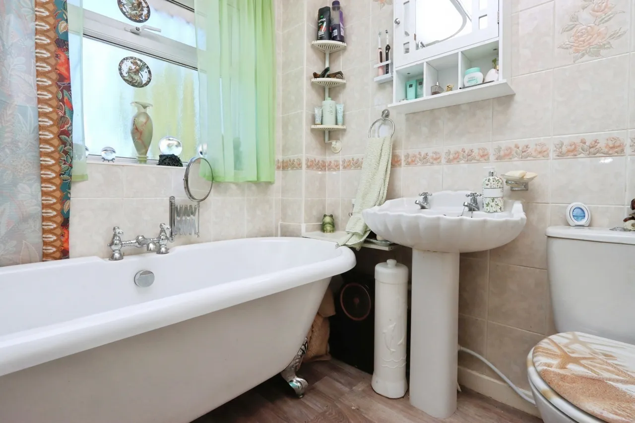 School Lane, Norton, S8, photo 13