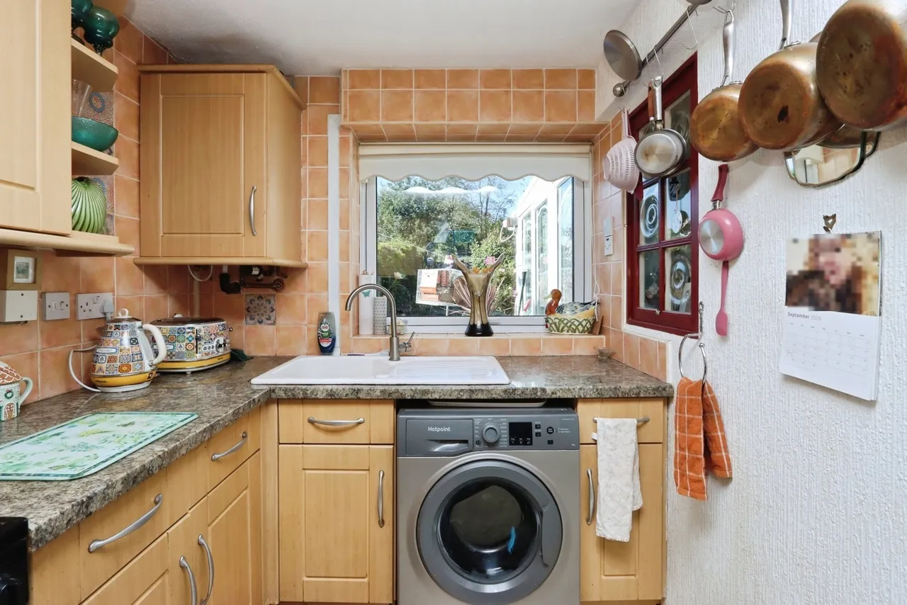 School Lane, Norton, S8, photo 8