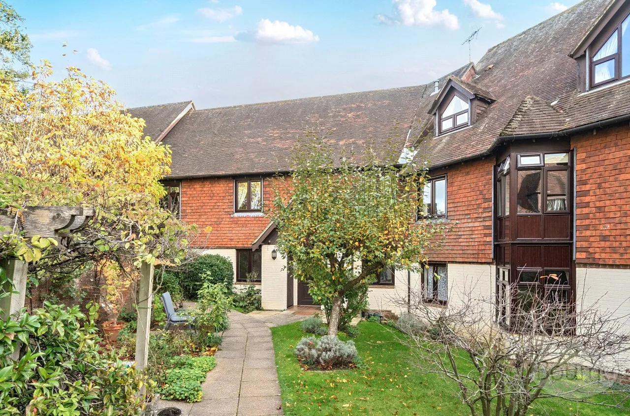 1 bed flat for sale, Hylton Road, Petersfield, GU32