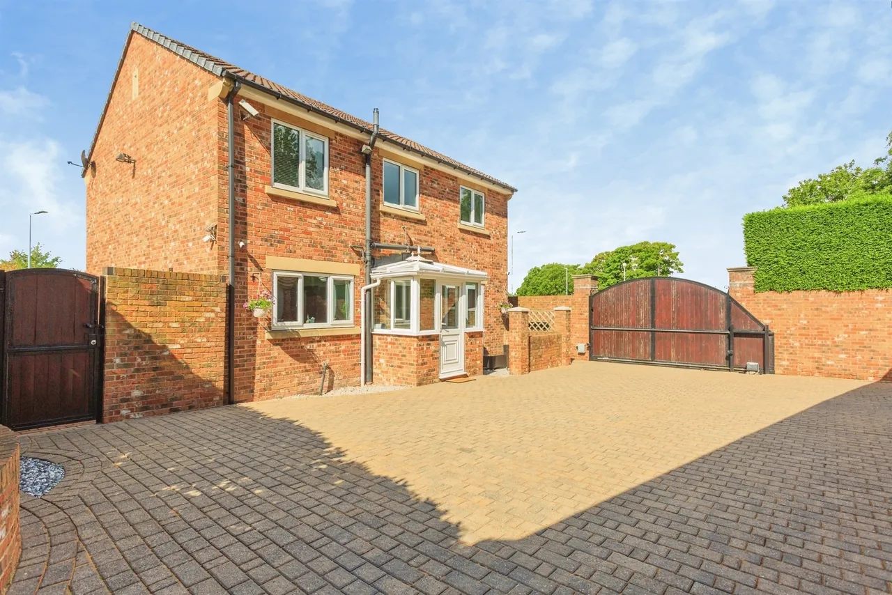 Doncaster Road, Crofton, Wakefield, photo 4