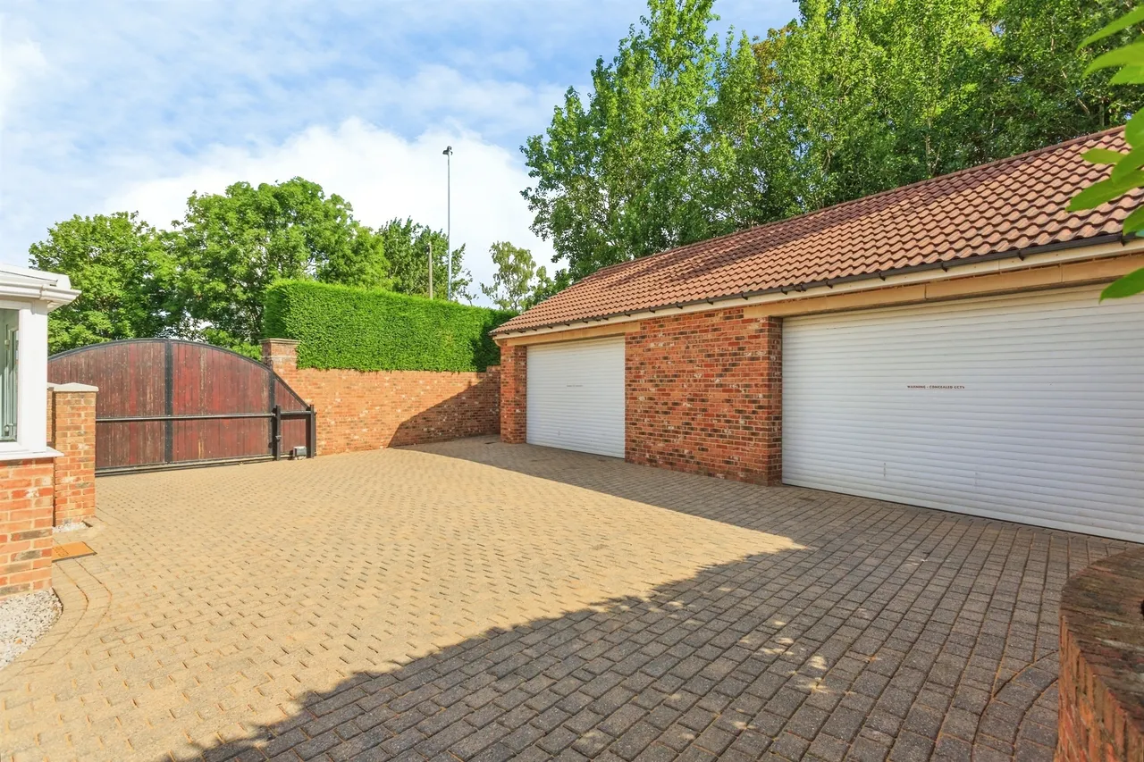 Doncaster Road, Crofton, Wakefield, photo 3