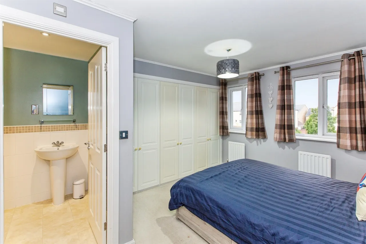 Lancaster Gate, Upper Cambourne, CB23, photo 9
