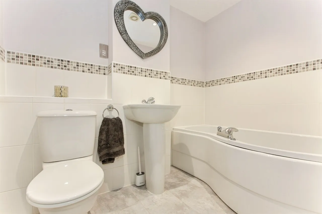 Lancaster Gate, Upper Cambourne, CB23, photo 8