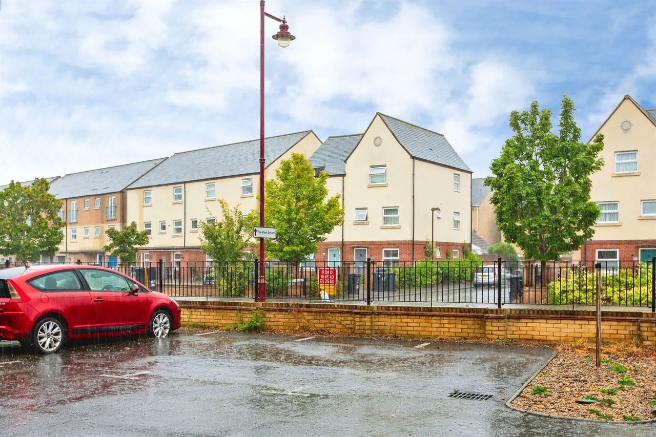 Lancaster Gate, Upper Cambourne, CB23, photo 13
