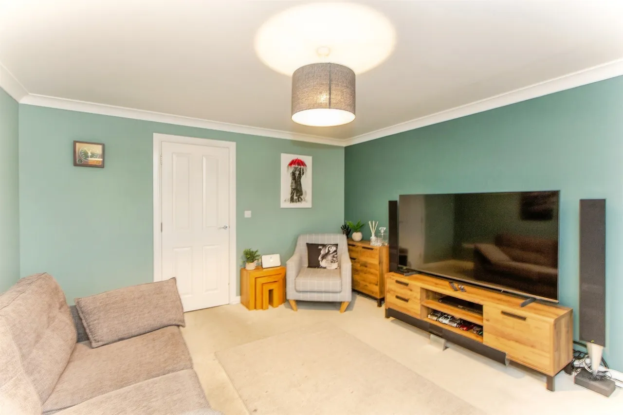Lancaster Gate, Upper Cambourne, CB23, photo 7