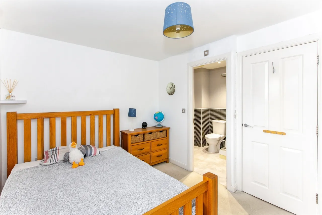 Lancaster Gate, Upper Cambourne, CB23, photo 11