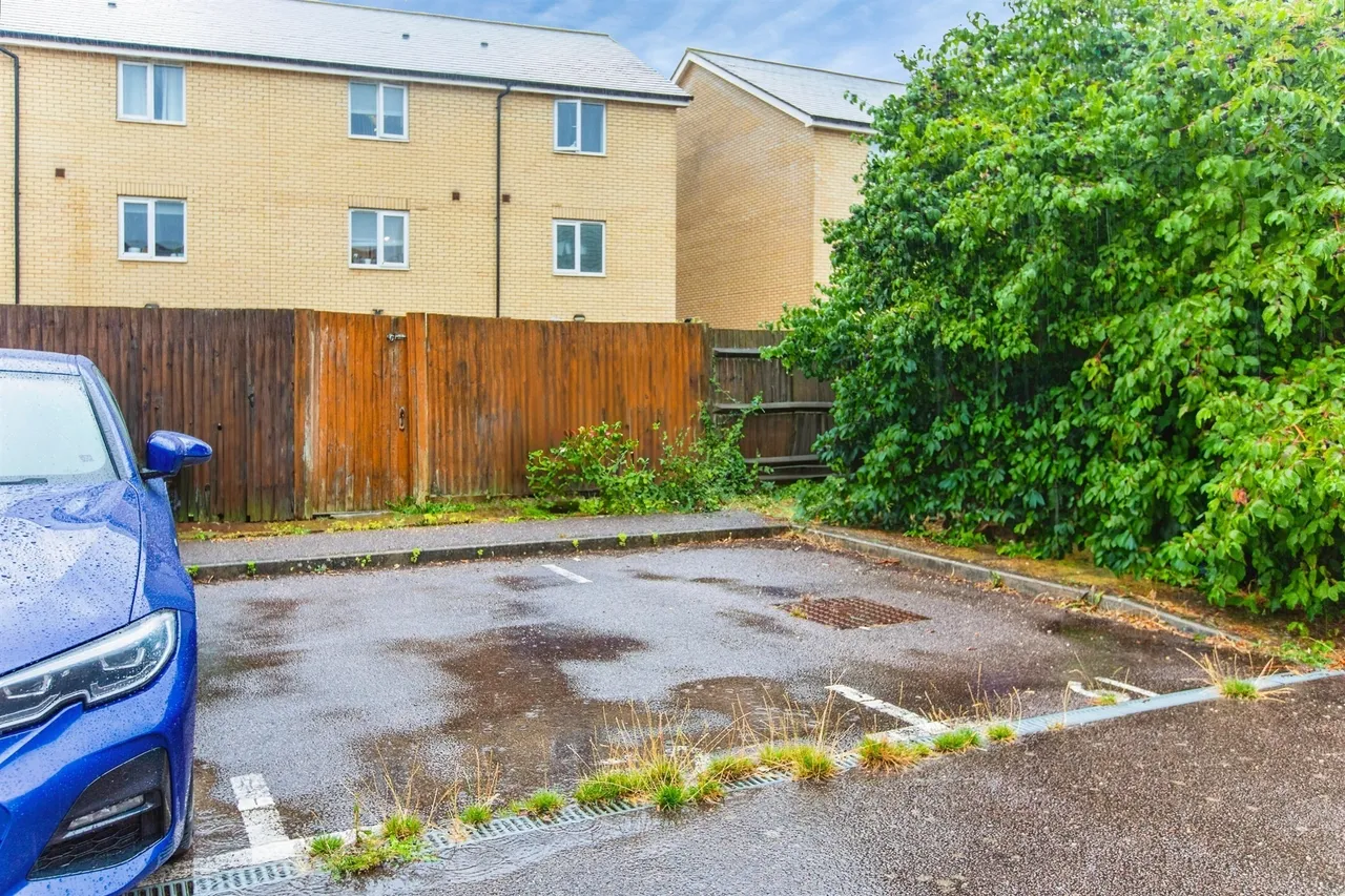 Lancaster Gate, Upper Cambourne, CB23, photo 14