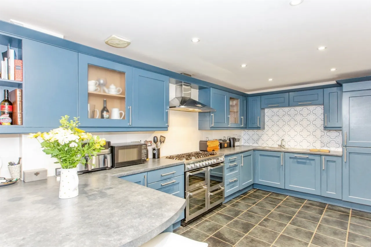 Lancaster Gate, Upper Cambourne, CB23, photo 5