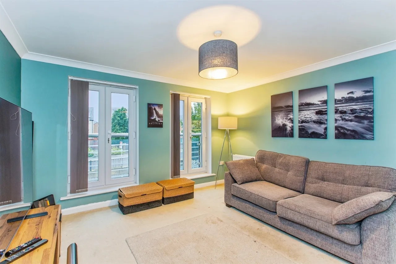 Lancaster Gate, Upper Cambourne, CB23, photo 3