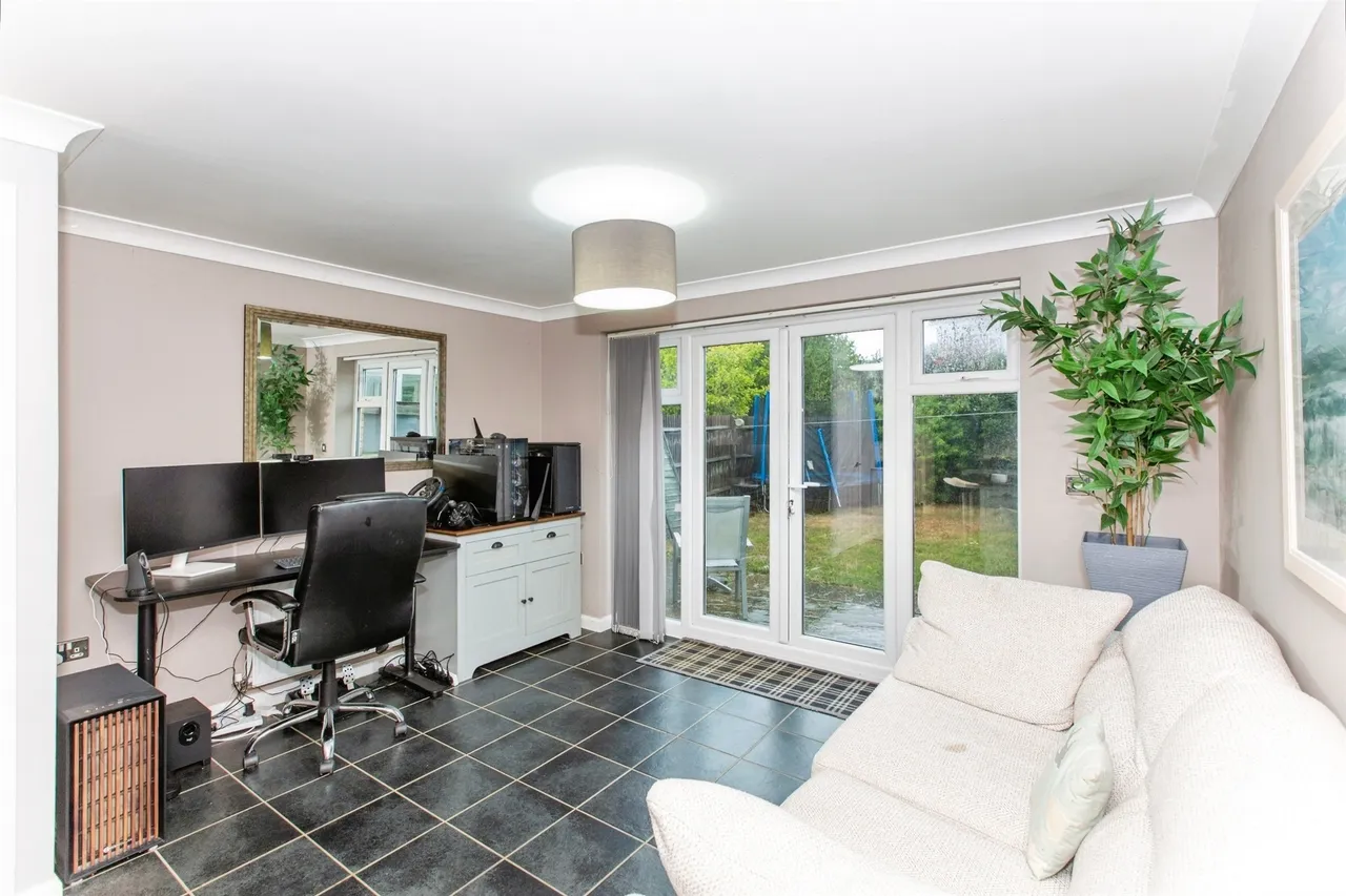 Lancaster Gate, Upper Cambourne, CB23, photo 6