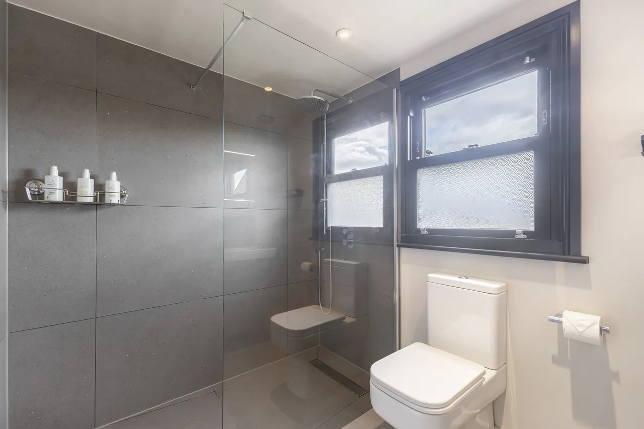 Priory Road, London, W4, photo 11