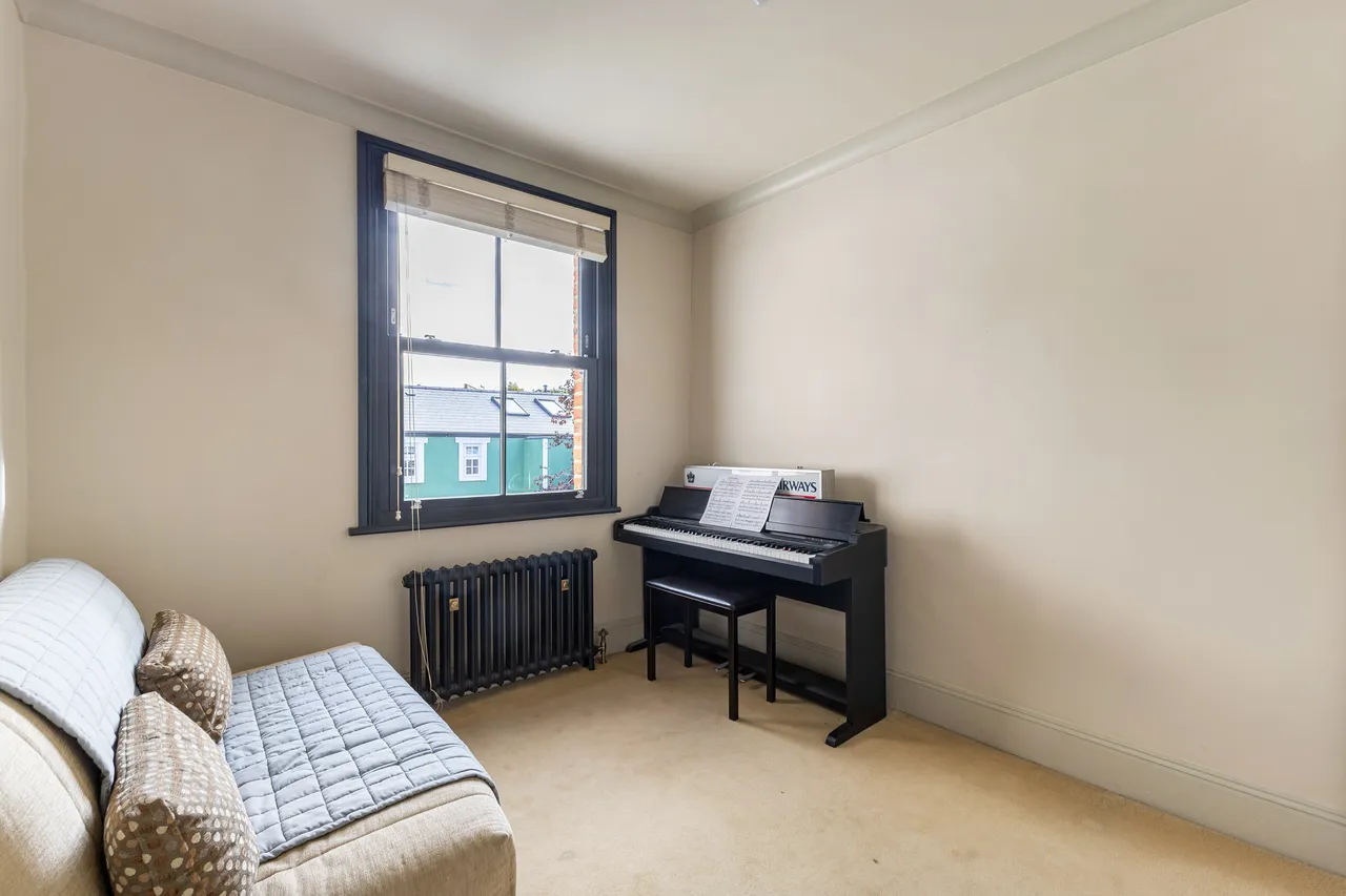 Priory Road, London, W4, photo 12