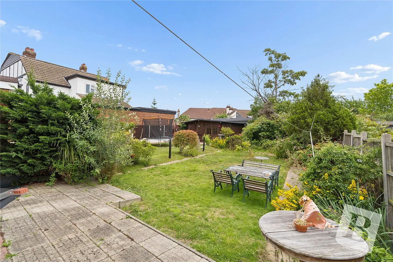 Ayr Way, Rise Park, RM1, photo 2