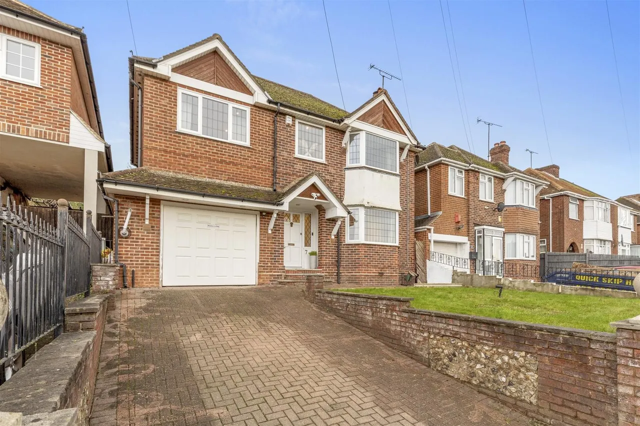 4 bed house for sale, Guinions Road, High Wycombe, HP13