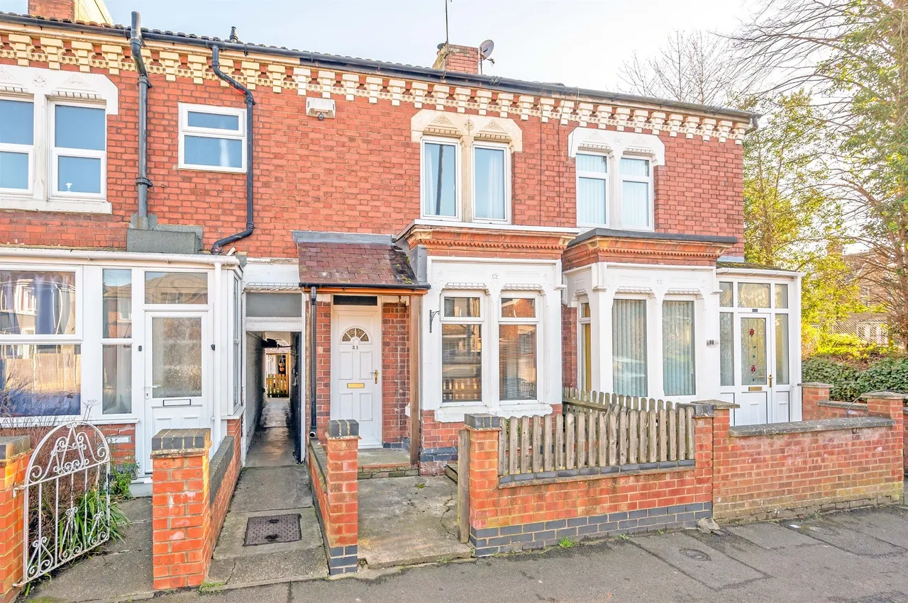 2 bed house for sale, Harborough Road, Kettering, NN14