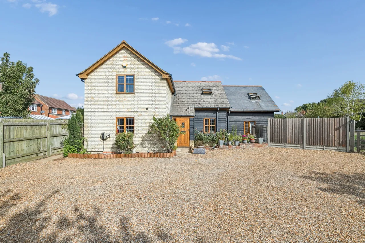 3 bed house for sale, Station Road, Langford, SG18