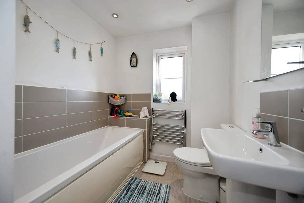 Signal Way, Hayling Island, PO11, photo 6