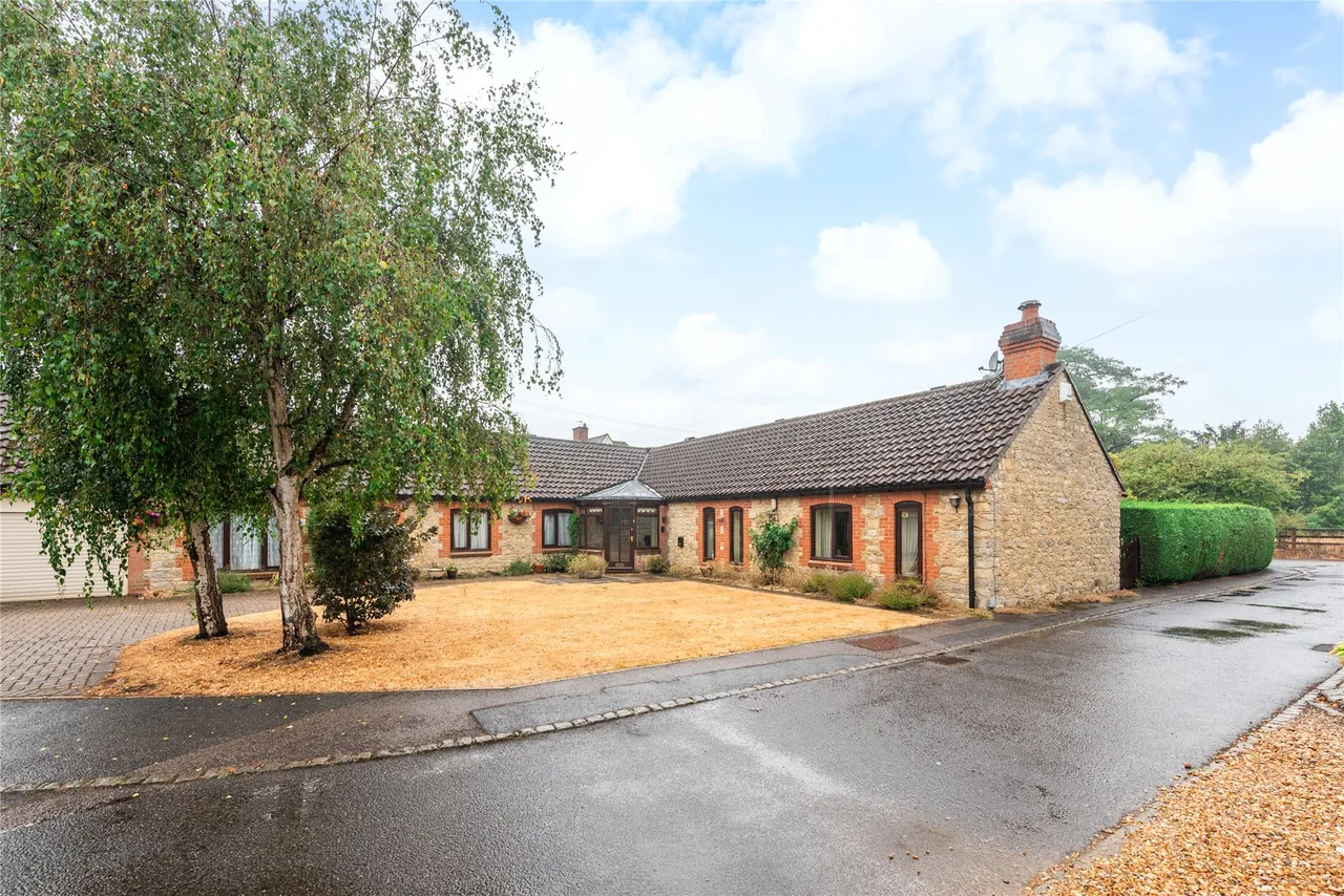 3 bed house for sale, The Old Barns, Biddenham, MK40