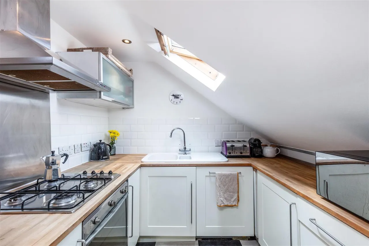 Upper Richmond Road West, London, SW14, photo 3