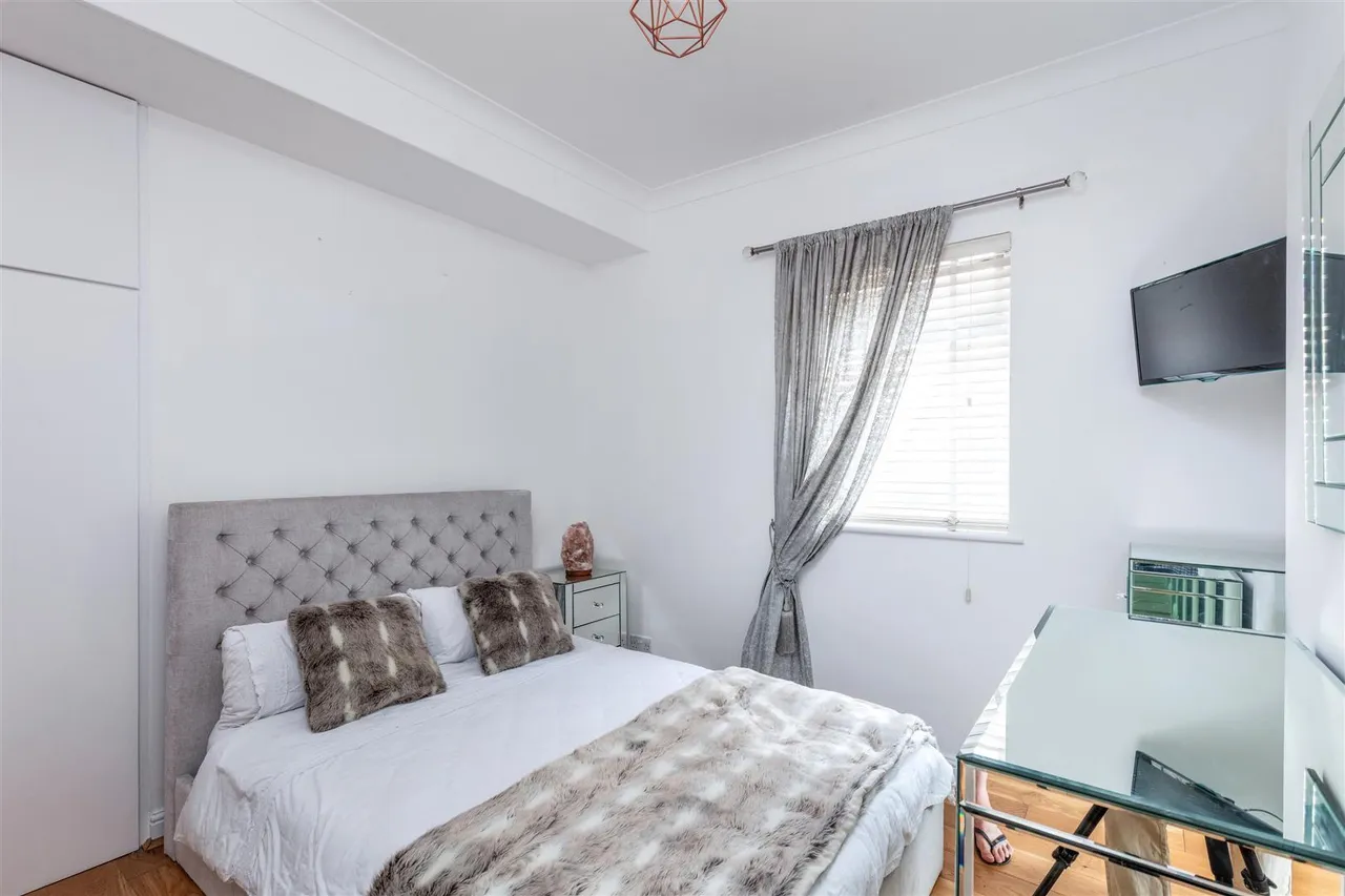 Upper Richmond Road West, London, SW14, photo 6