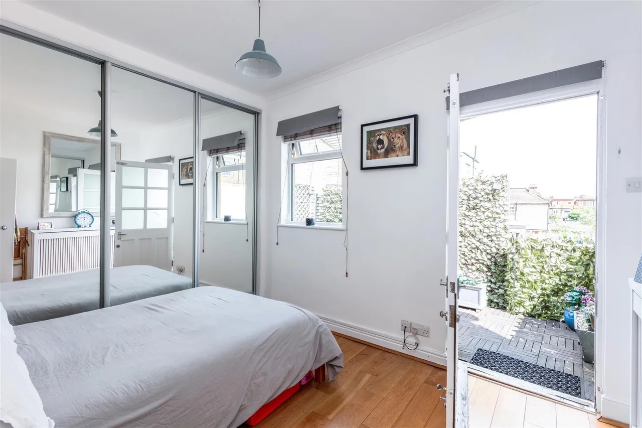 Upper Richmond Road West, London, SW14, photo 5