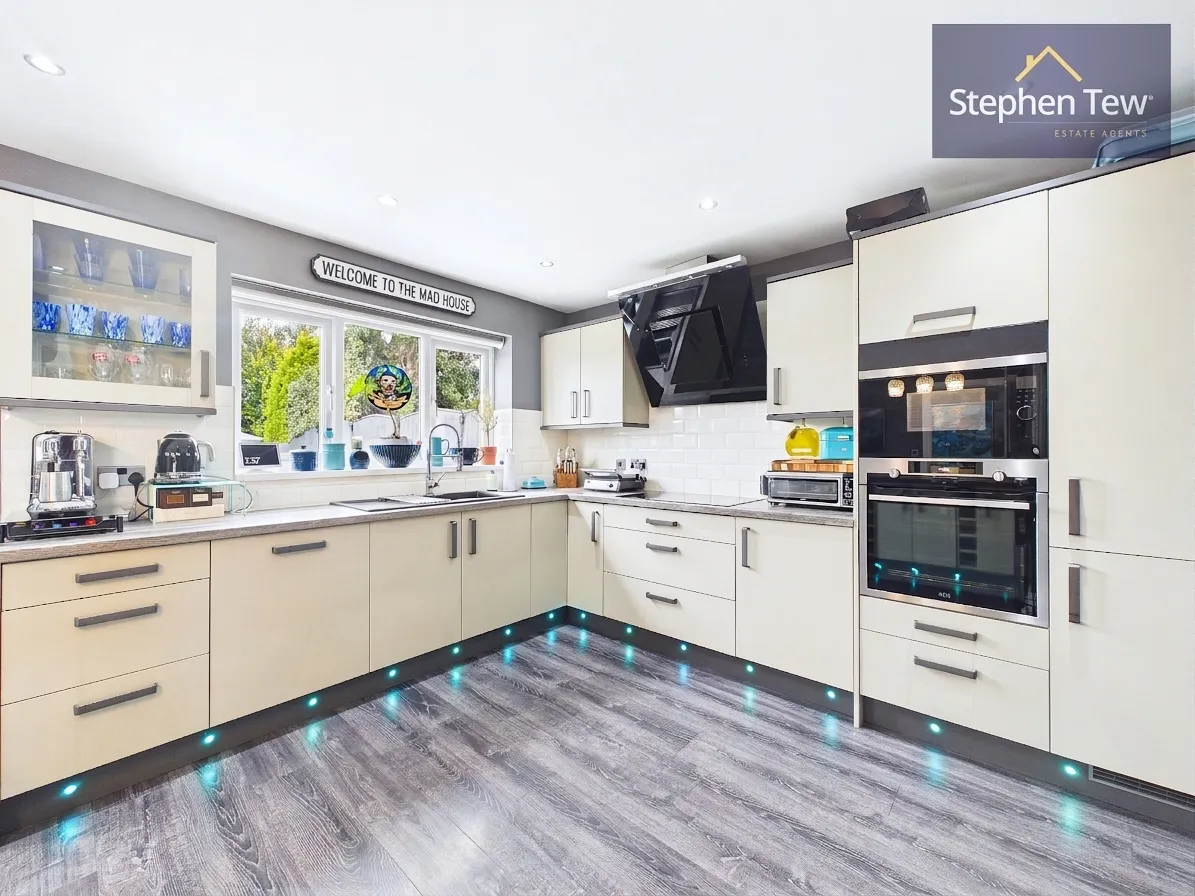 Tennyson Drive, Bispham, FY2, photo 2