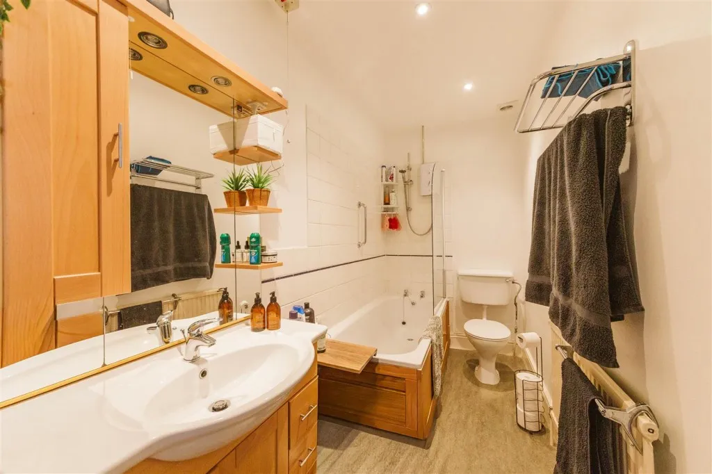 Flat 12, Tuscany House, Durdham Park, Westbury Park, Bristol, BS6 6XA, photo 11