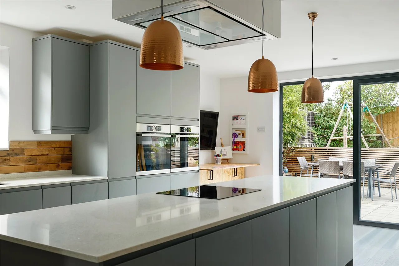 Windermere Way, Reigate, RH2, photo 2