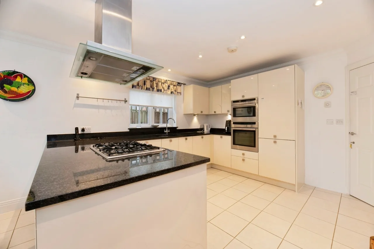 Forest Road, Effingham Junction, KT24, photo 13