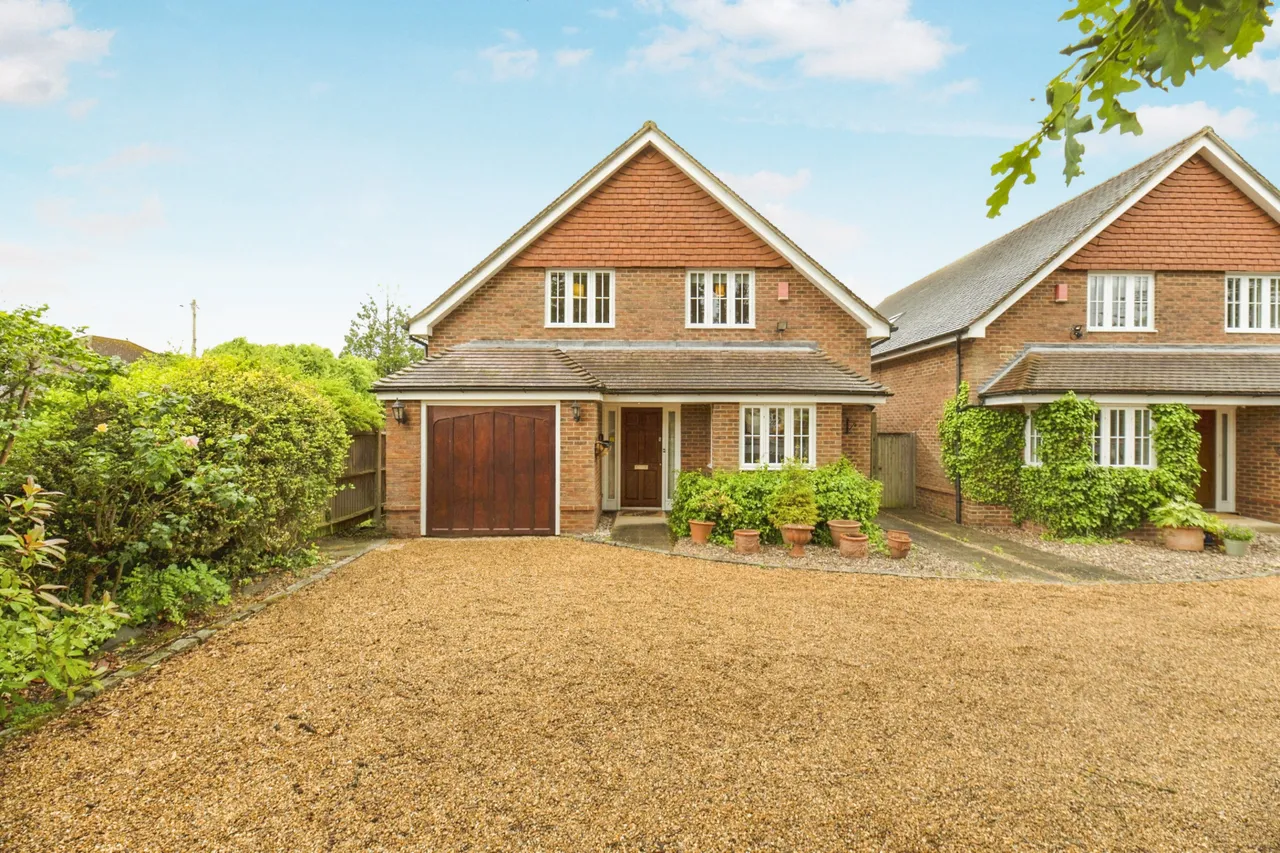 4 bed house for sale, Forest Road, Effingham Junction, KT24