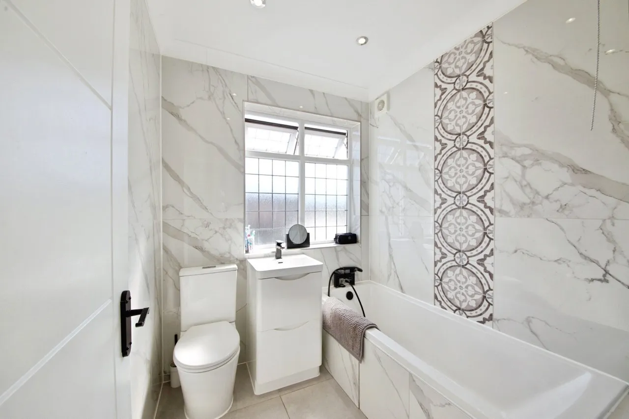 Staverton Road, Hornchurch, RM11, photo 26